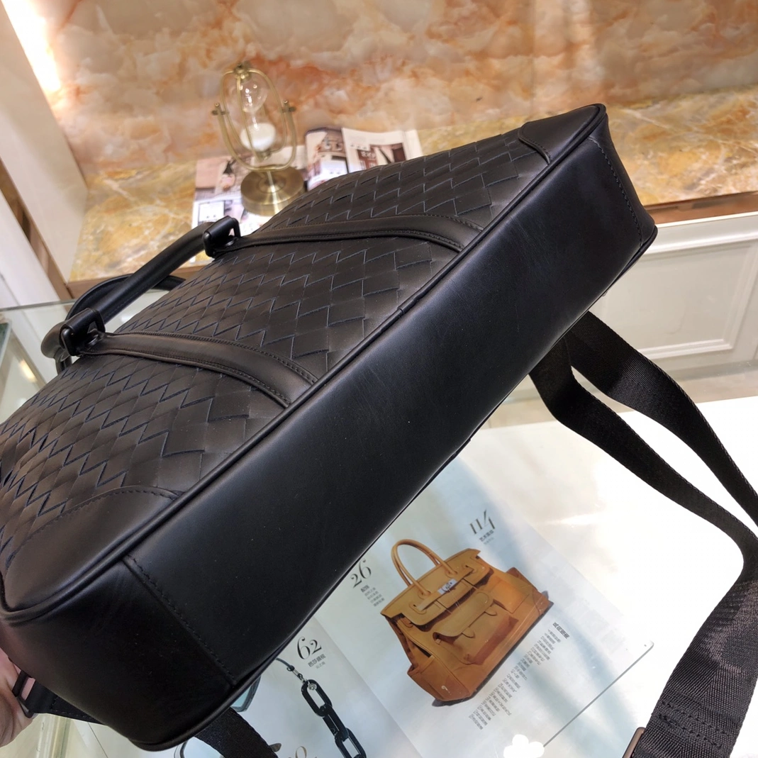 Bottega Veneta AAA Man Handbags Compact 3835