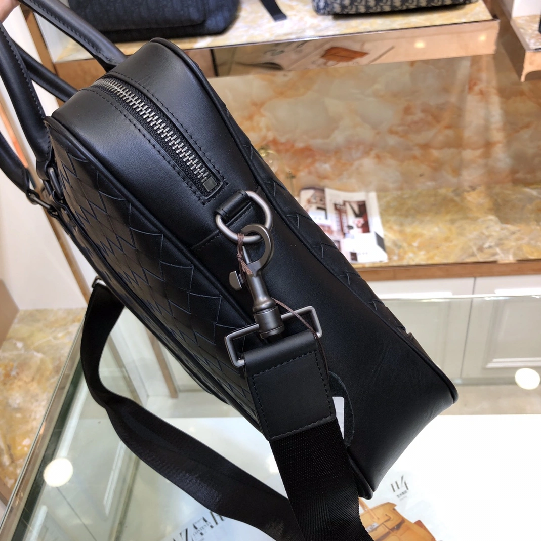Bottega Veneta AAA Man Handbags Compact 3835