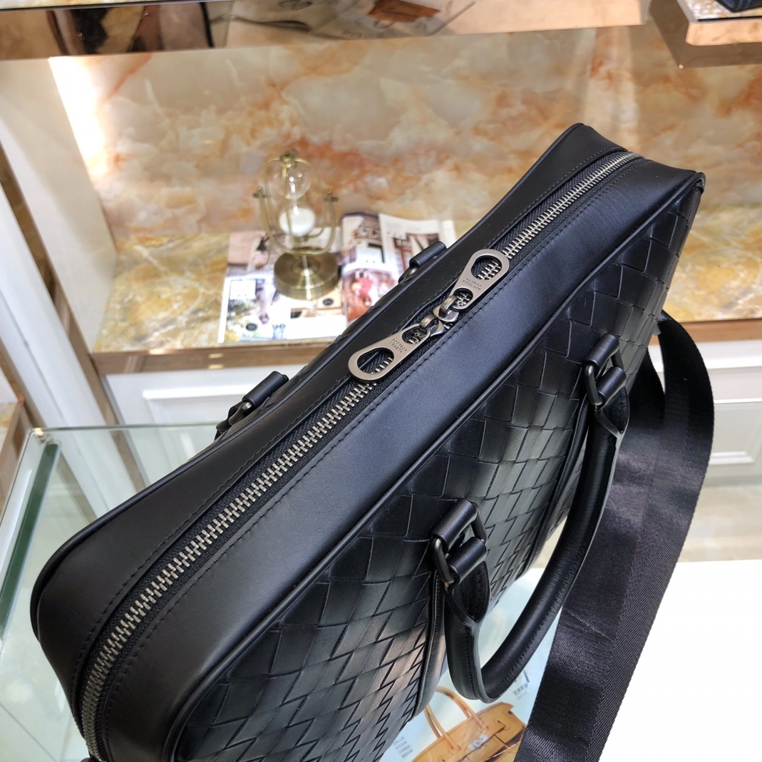 Bottega Veneta AAA Man Handbags Compact 3835