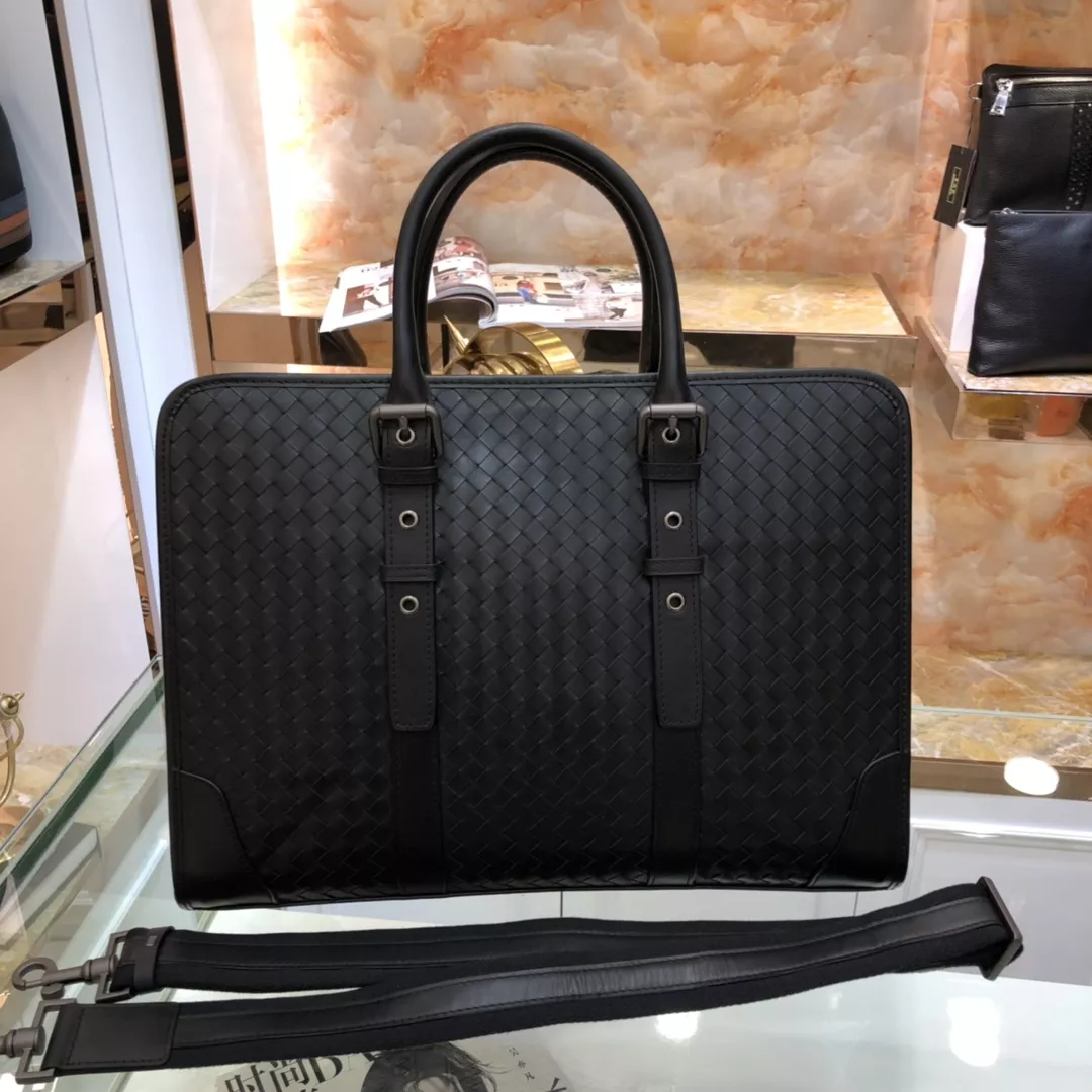Bottega Veneta AAA Man Handbags DailyWear 9057