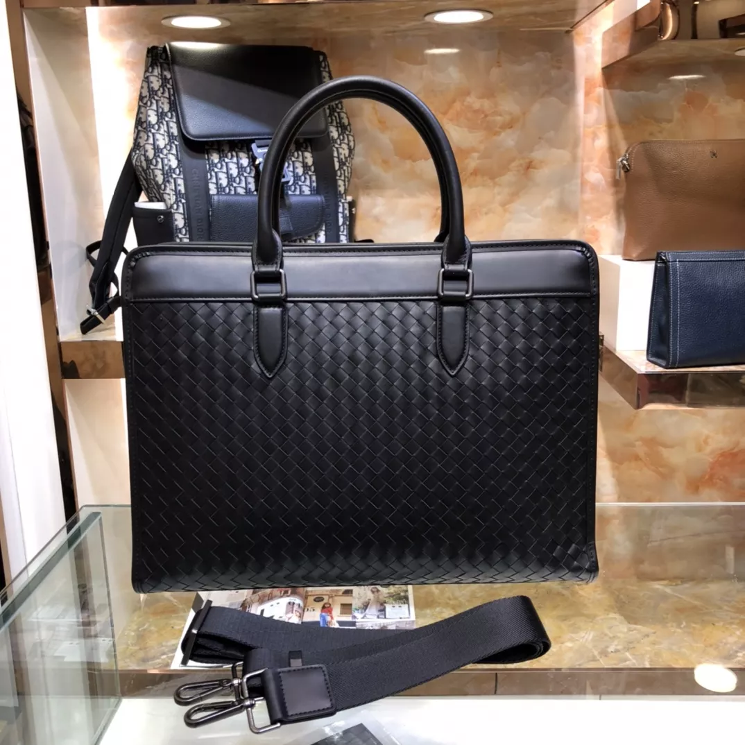 Bottega Veneta AAA Man Handbags Minimalist 7448