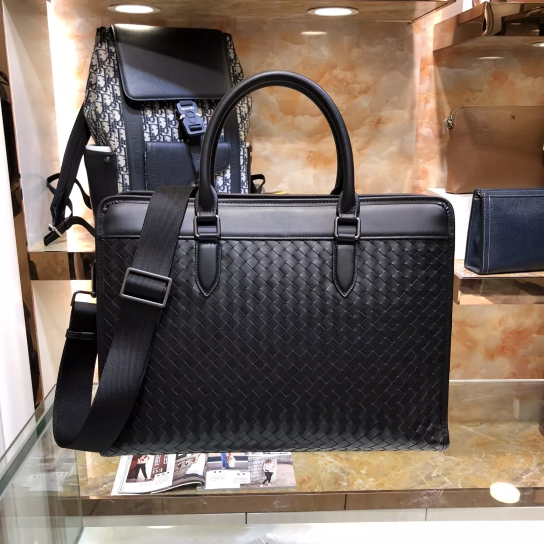 Bottega Veneta AAA Man Handbags Minimalist 7448