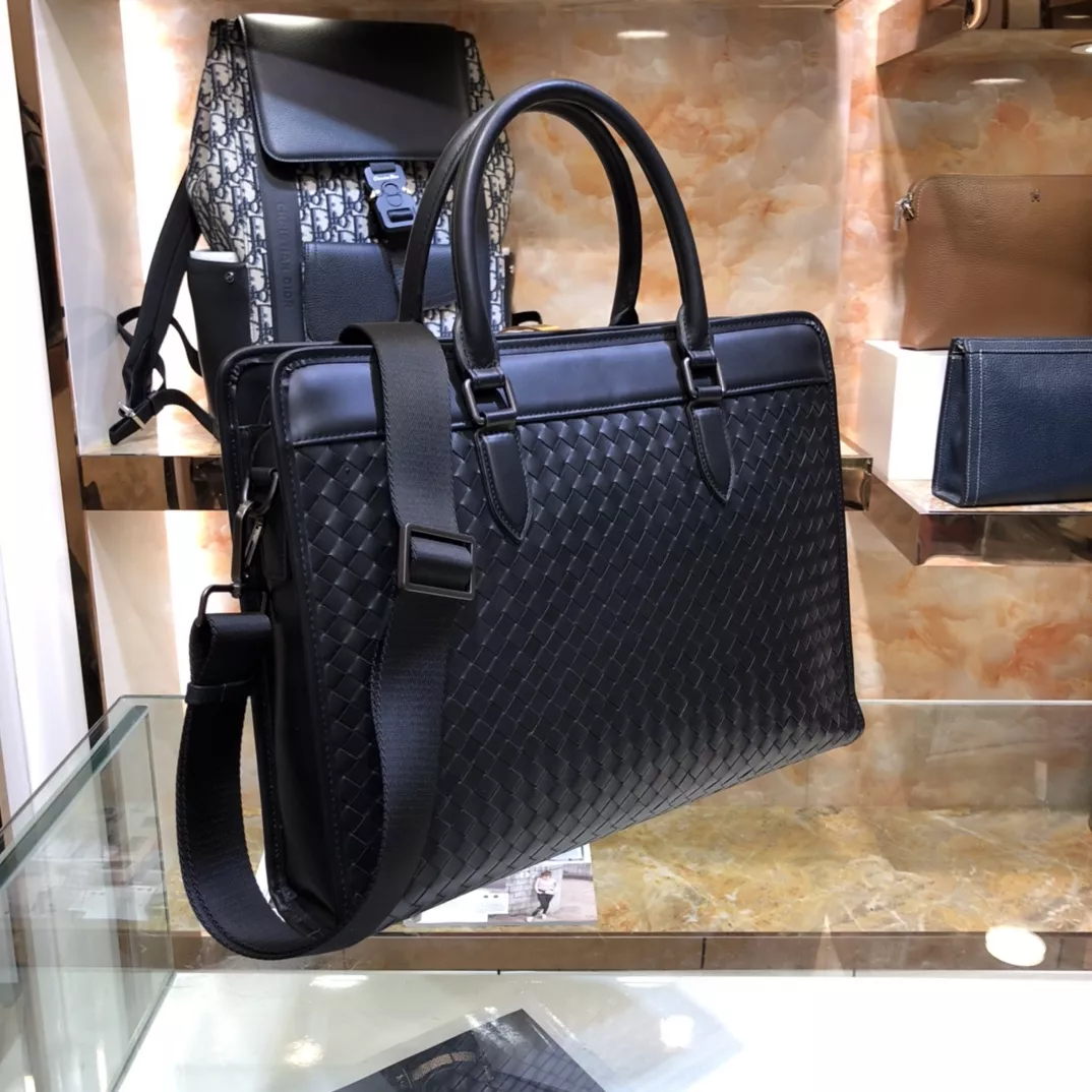 Bottega Veneta AAA Man Handbags Minimalist 7448