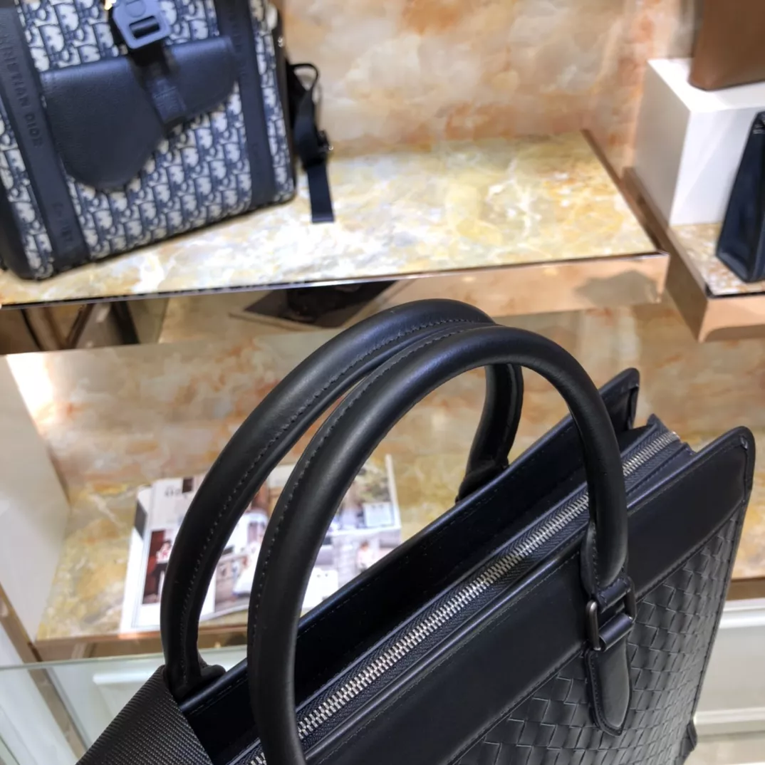 Bottega Veneta AAA Man Handbags Minimalist 7448