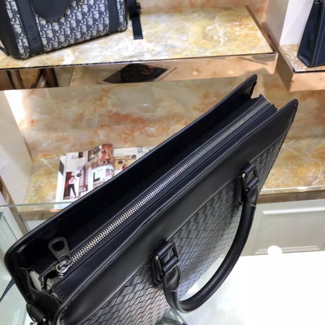 Bottega Veneta AAA Man Handbags Minimalist 7448