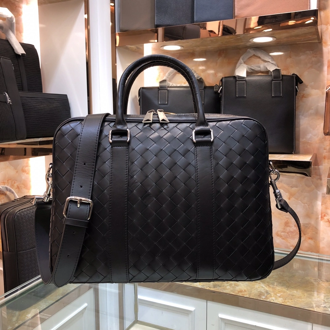 Bottega Veneta AAA Man Handbags Versatile 2879