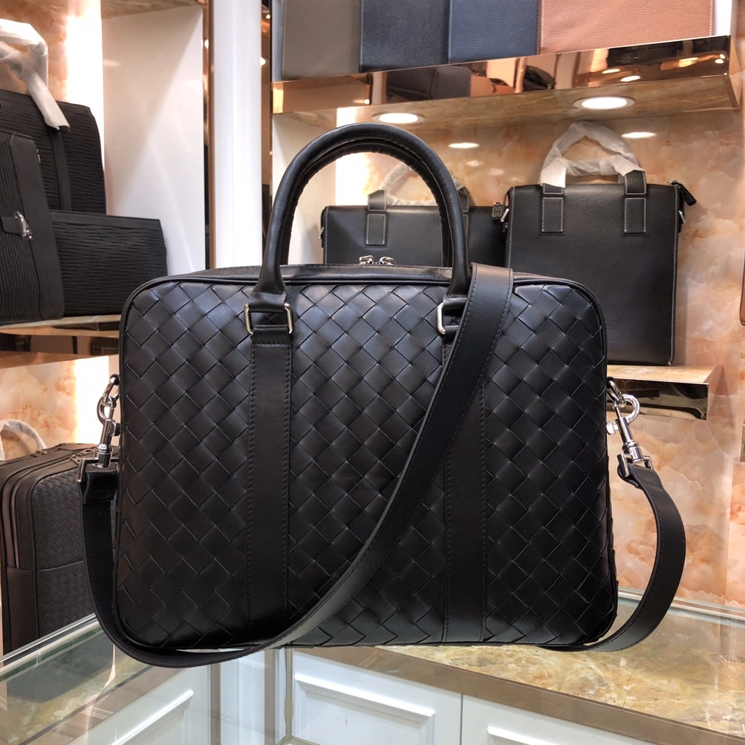 Bottega Veneta AAA Man Handbags Versatile 2879