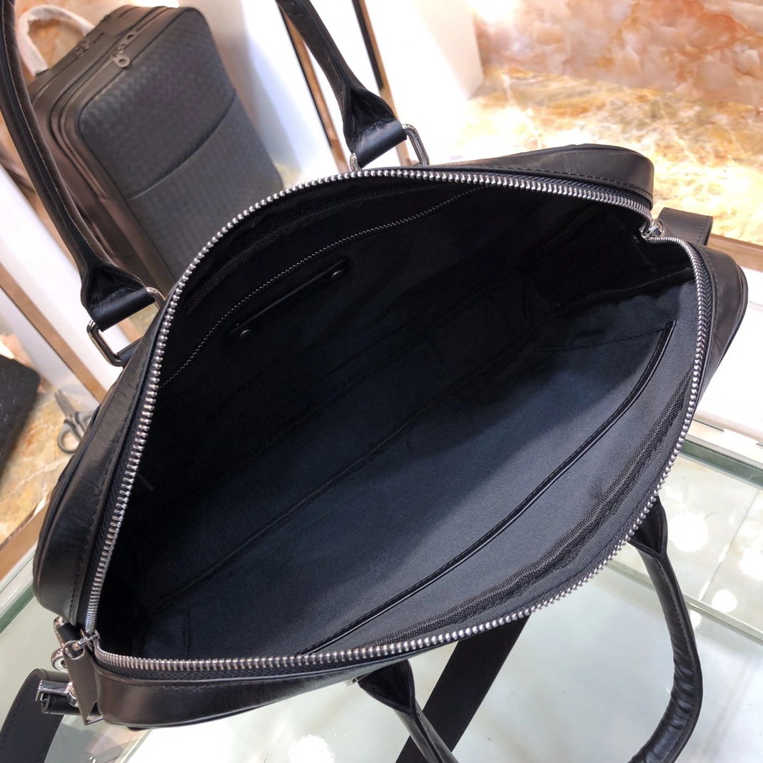 Bottega Veneta AAA Man Handbags Versatile 2879