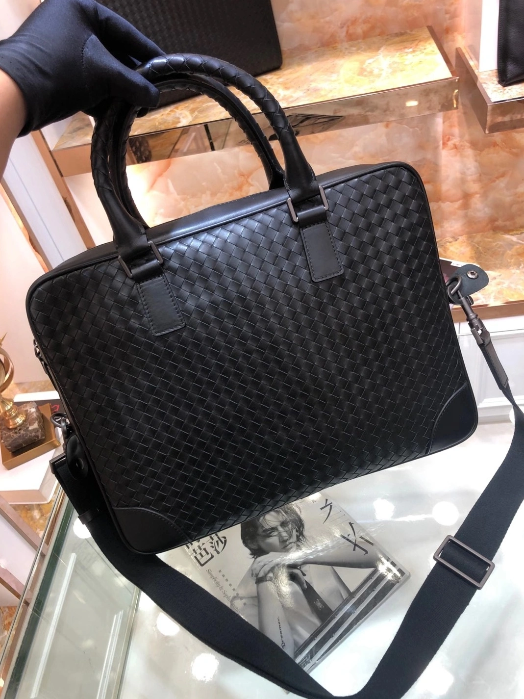Bottega Veneta AAA Man Handbags Versatile 7609
