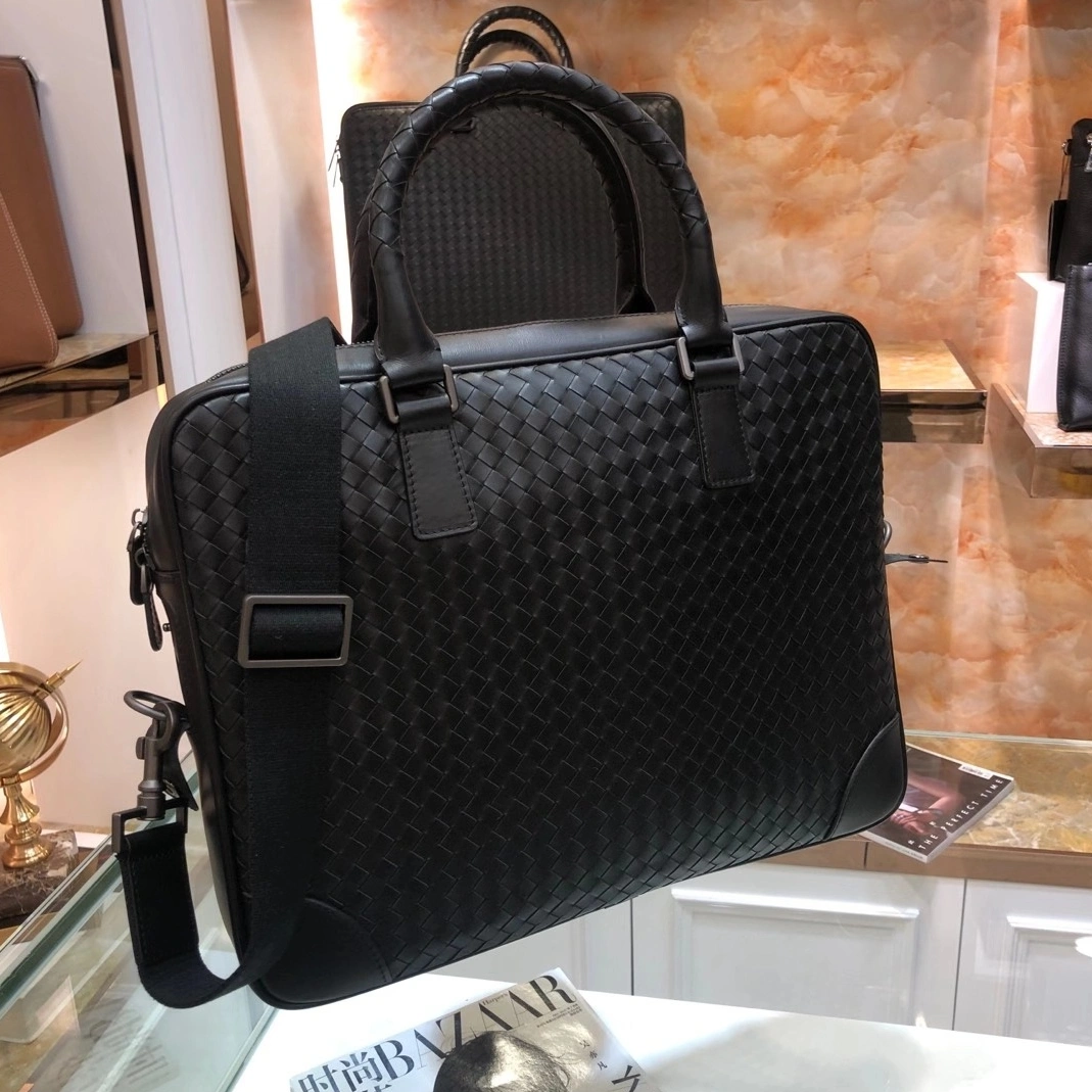 Bottega Veneta AAA Man Handbags Versatile 7609