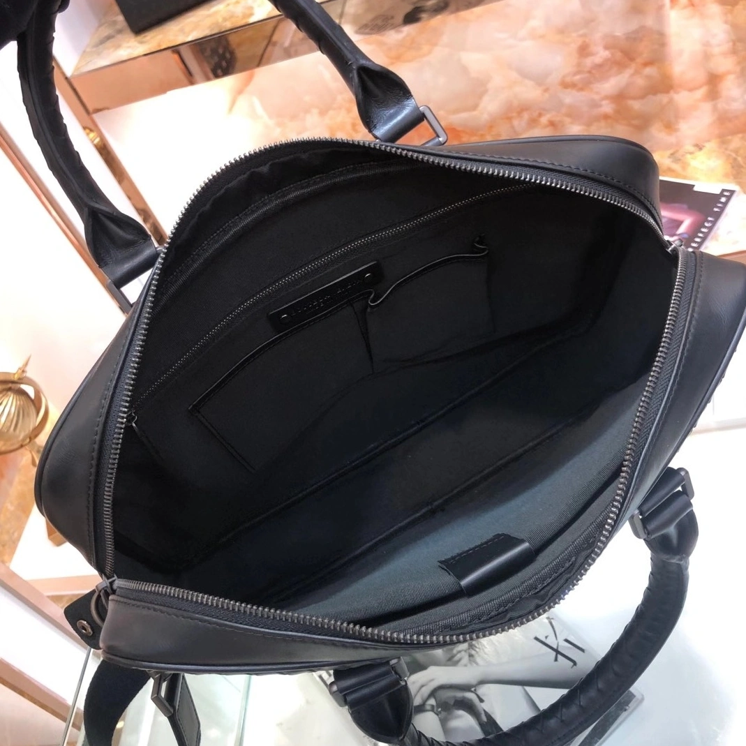 Bottega Veneta AAA Man Handbags Versatile 7609