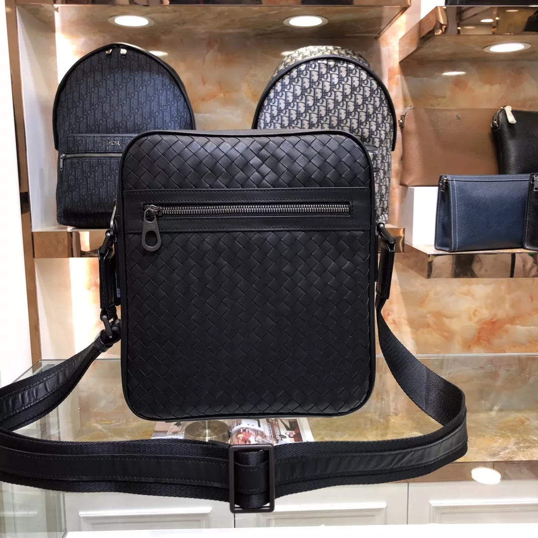 Bottega Veneta AAA Man Messenger Bags Bright 2520