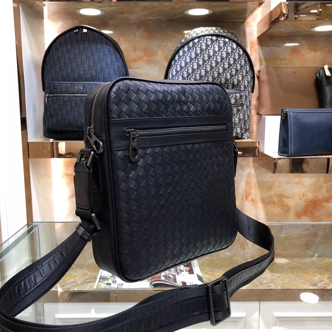 Bottega Veneta AAA Man Messenger Bags Bright 2520
