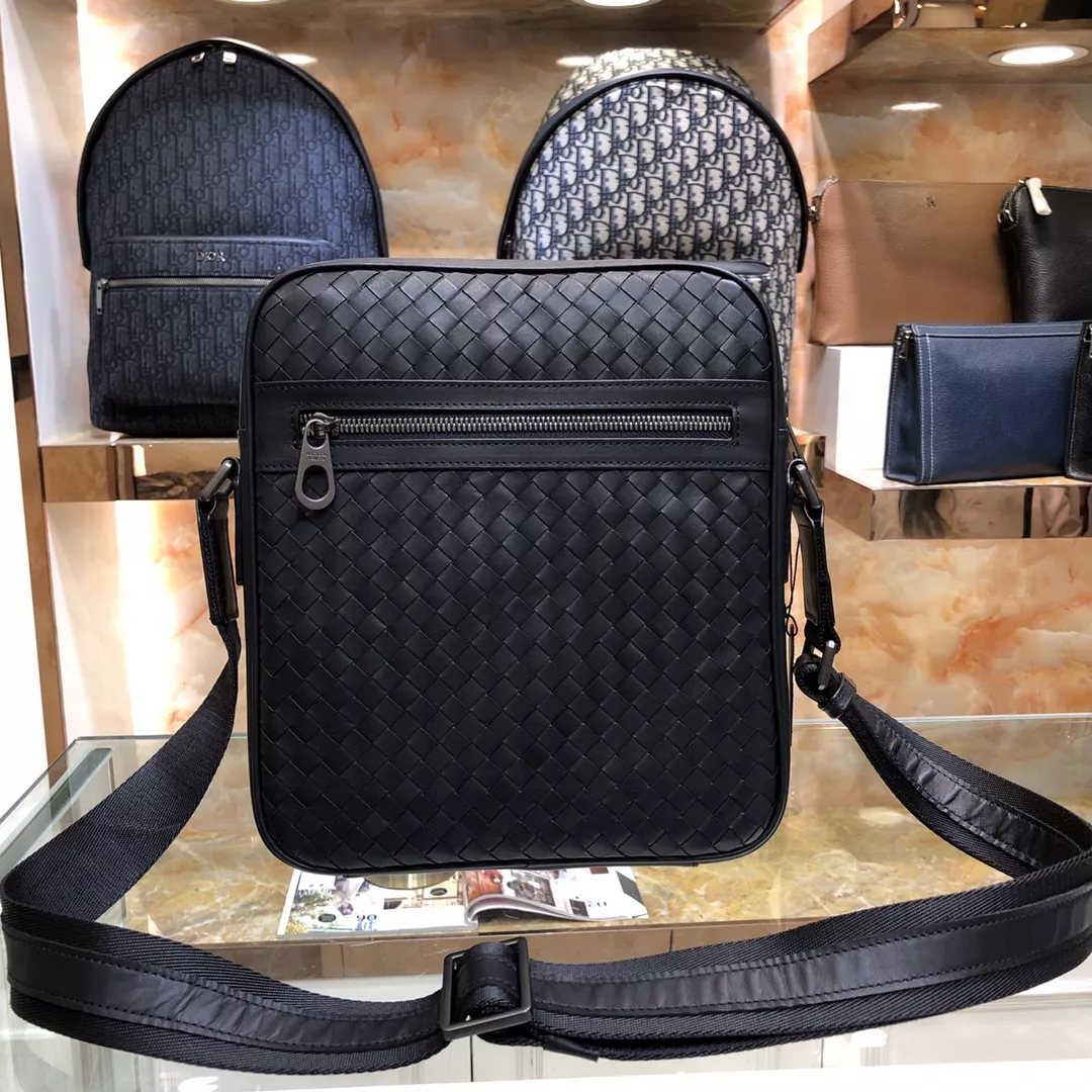 Bottega Veneta AAA Man Messenger Bags Bright 2520