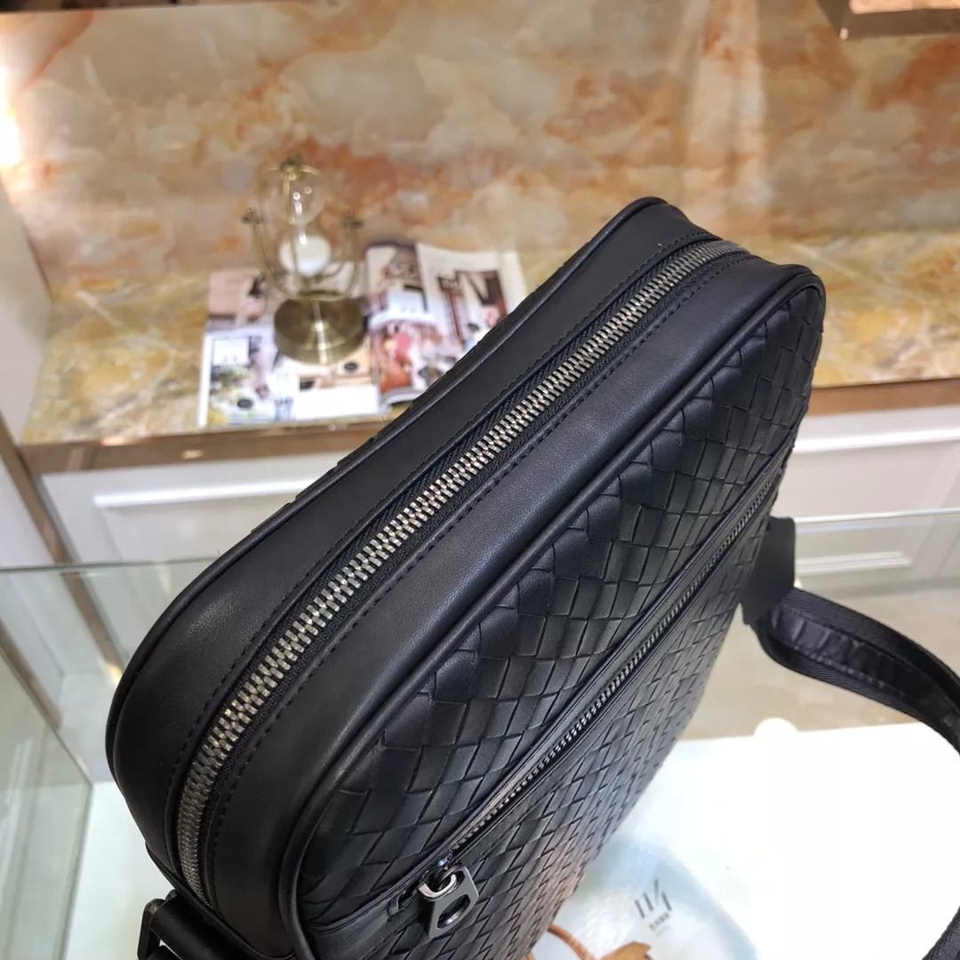 Bottega Veneta AAA Man Messenger Bags Bright 2520