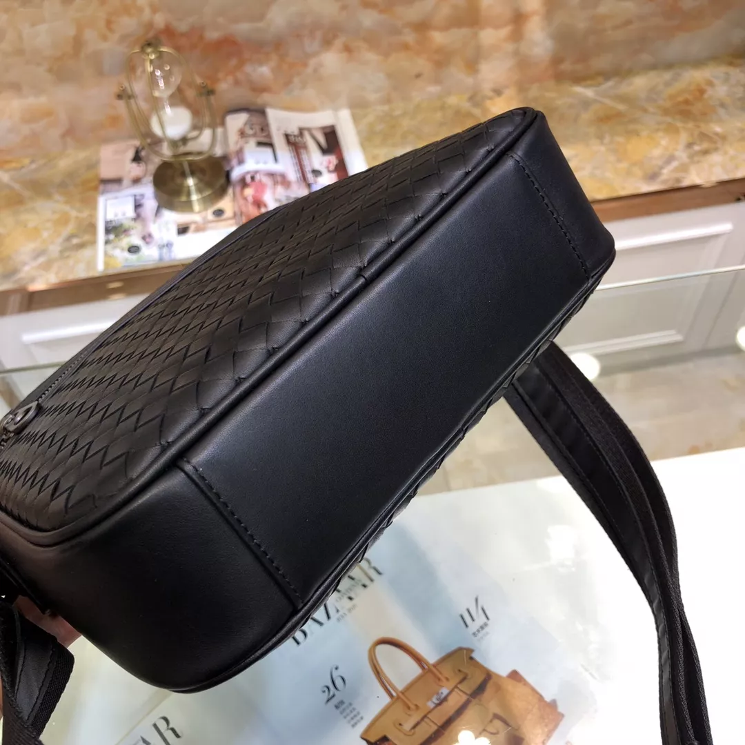 Bottega Veneta AAA Man Messenger Bags Bright 2520