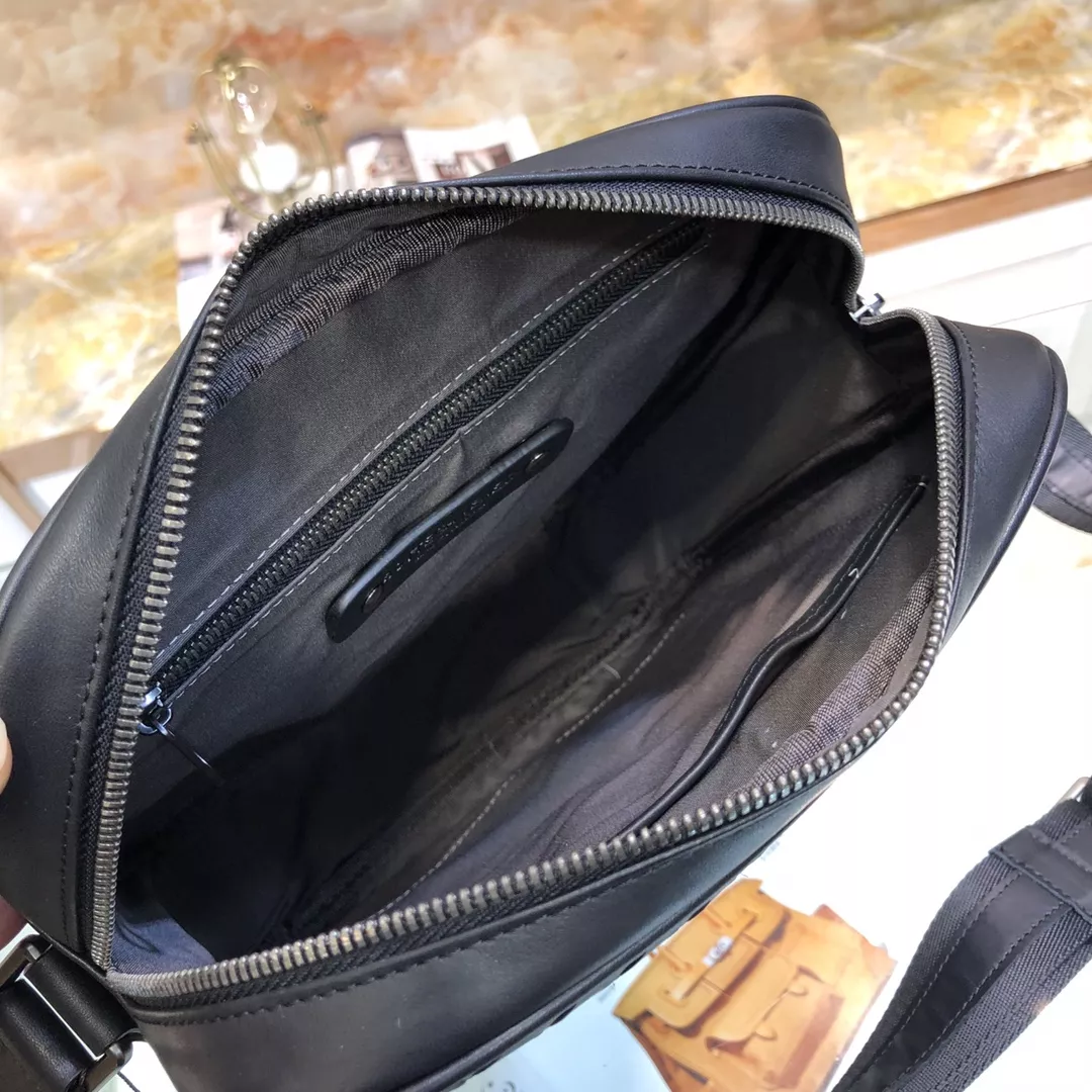 Bottega Veneta AAA Man Messenger Bags Bright 2520