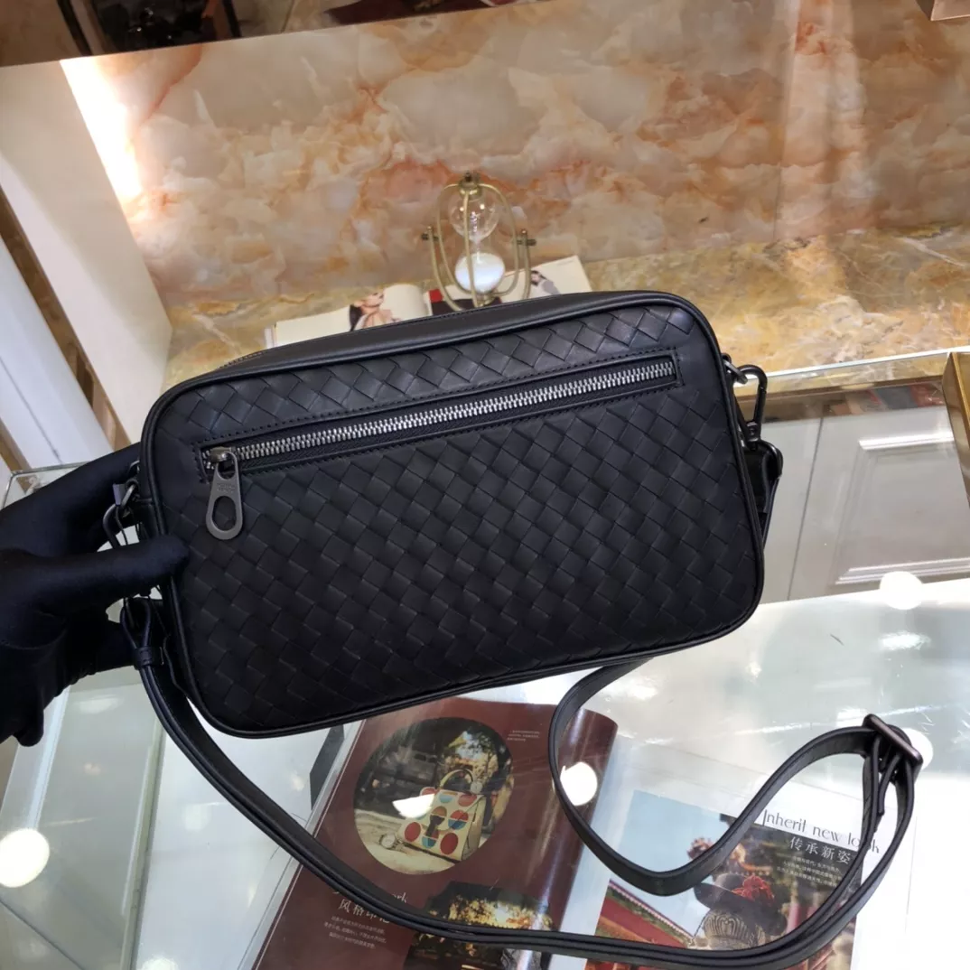 Bottega Veneta AAA Man Messenger Bags DailyWear 702