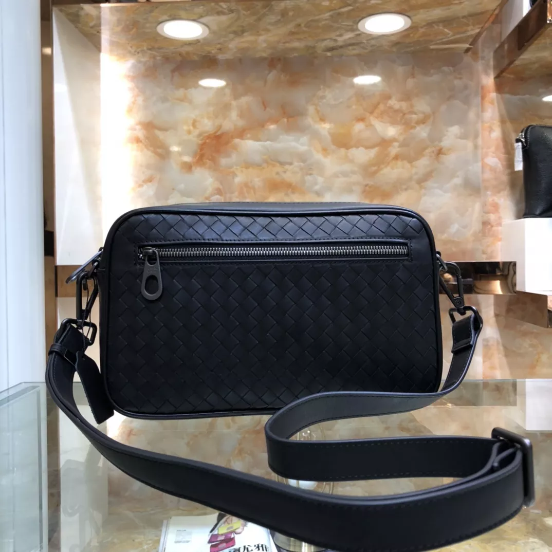 Bottega Veneta AAA Man Messenger Bags DailyWear 702