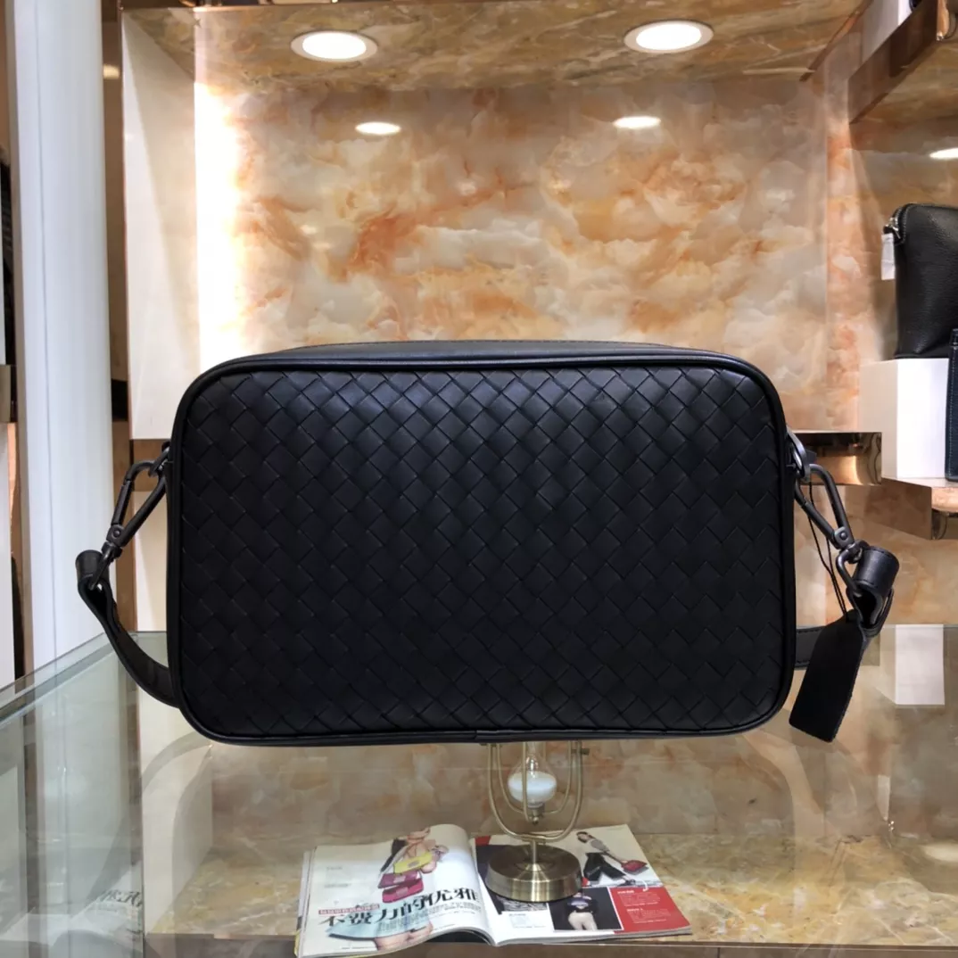 Bottega Veneta AAA Man Messenger Bags DailyWear 702