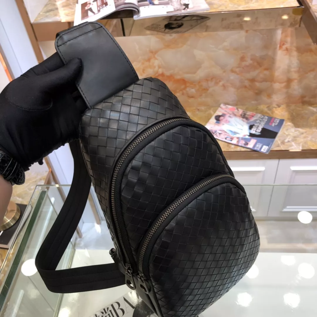 Bottega Veneta AAA Man Messenger Bags Efficient 128
