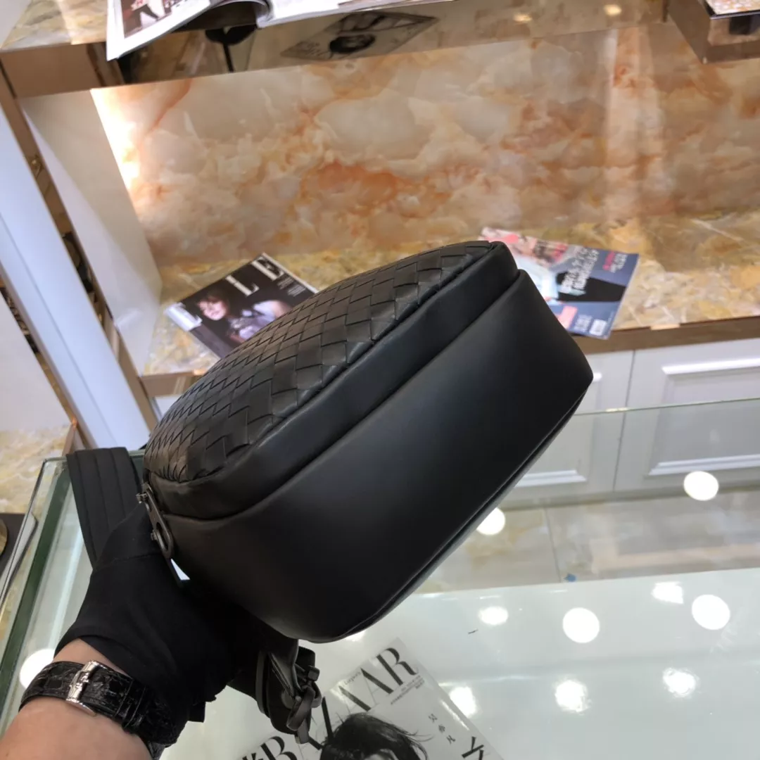 Bottega Veneta AAA Man Messenger Bags Efficient 128