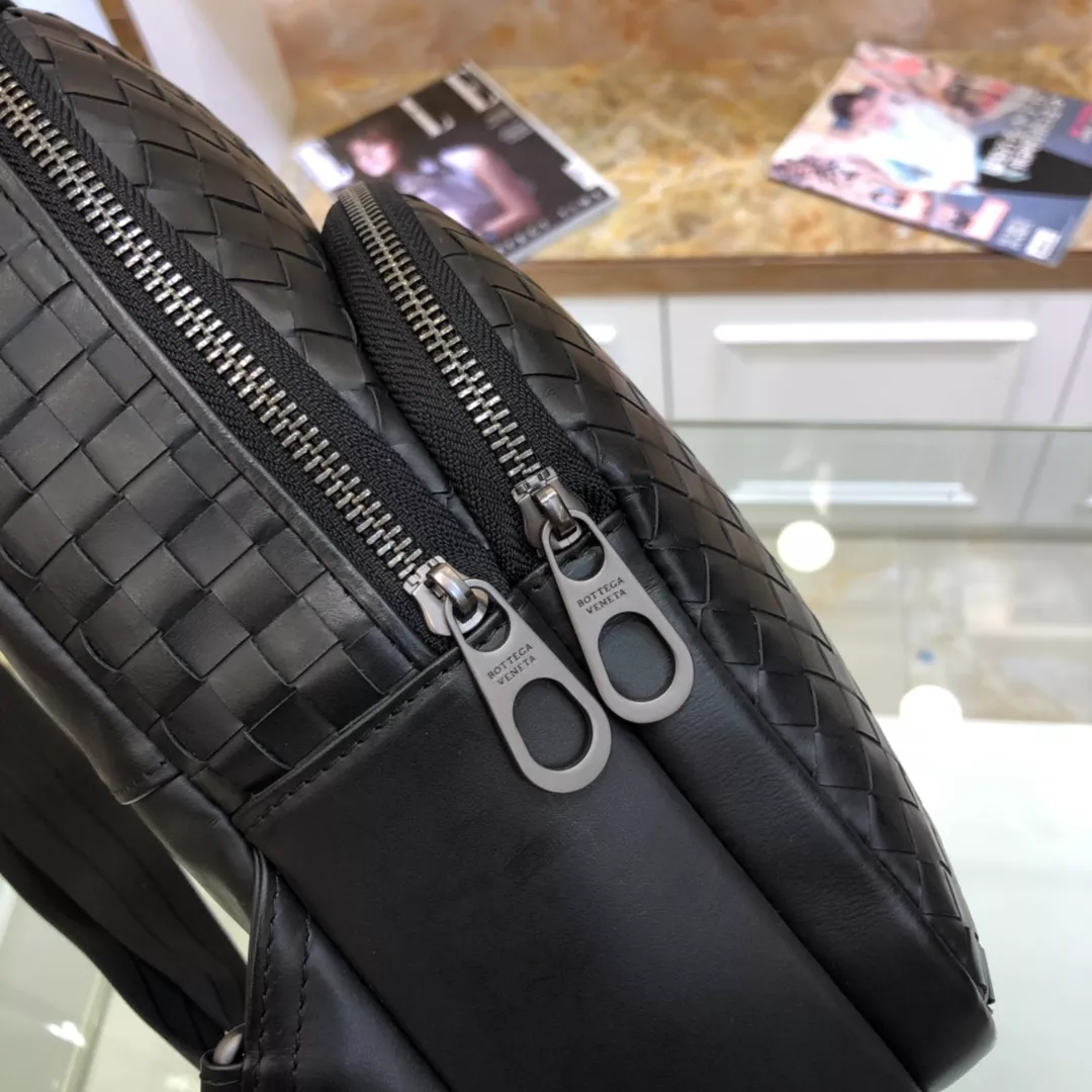 Bottega Veneta AAA Man Messenger Bags Efficient 128