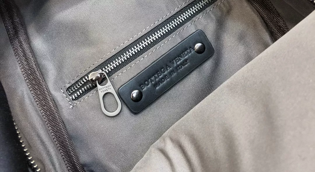 Bottega Veneta AAA Man Messenger Bags Efficient 128