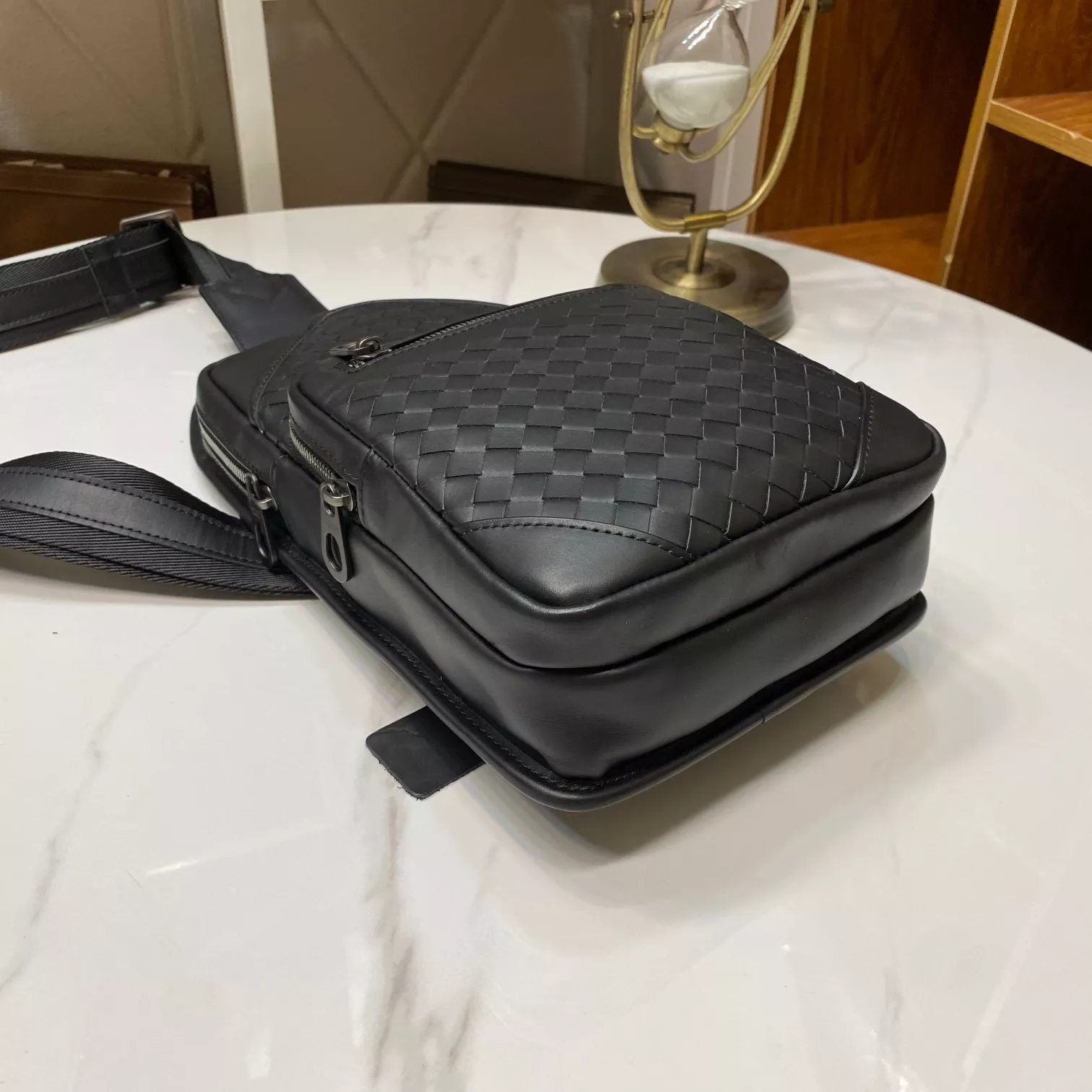 Bottega Veneta AAA Man Messenger Bags Functional 4231