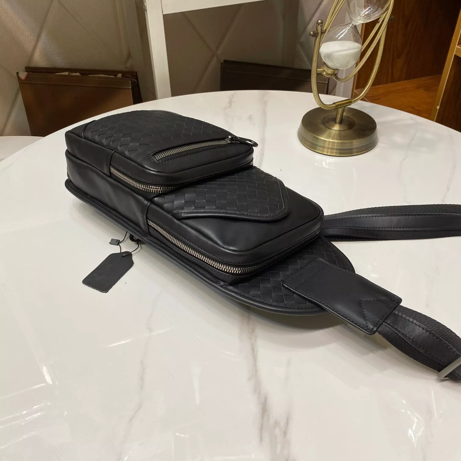 Bottega Veneta AAA Man Messenger Bags Functional 4231