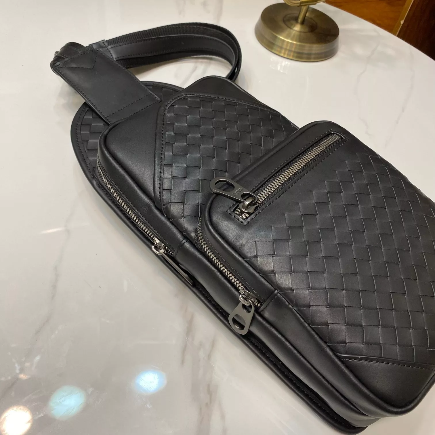 Bottega Veneta AAA Man Messenger Bags Functional 4231