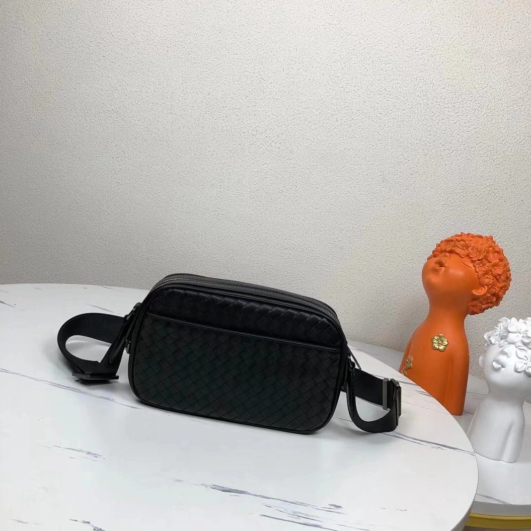 Bottega Veneta AAA Man Messenger Bags Minimalist 4801