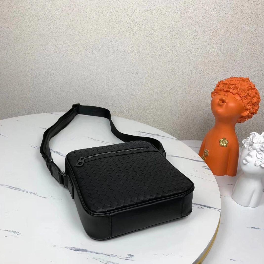 Bottega Veneta AAA Man Messenger Bags ModernLook 3609