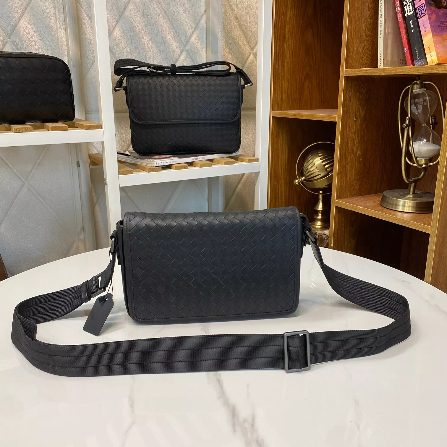 Bottega Veneta AAA Man Messenger Bags Stylish 1798