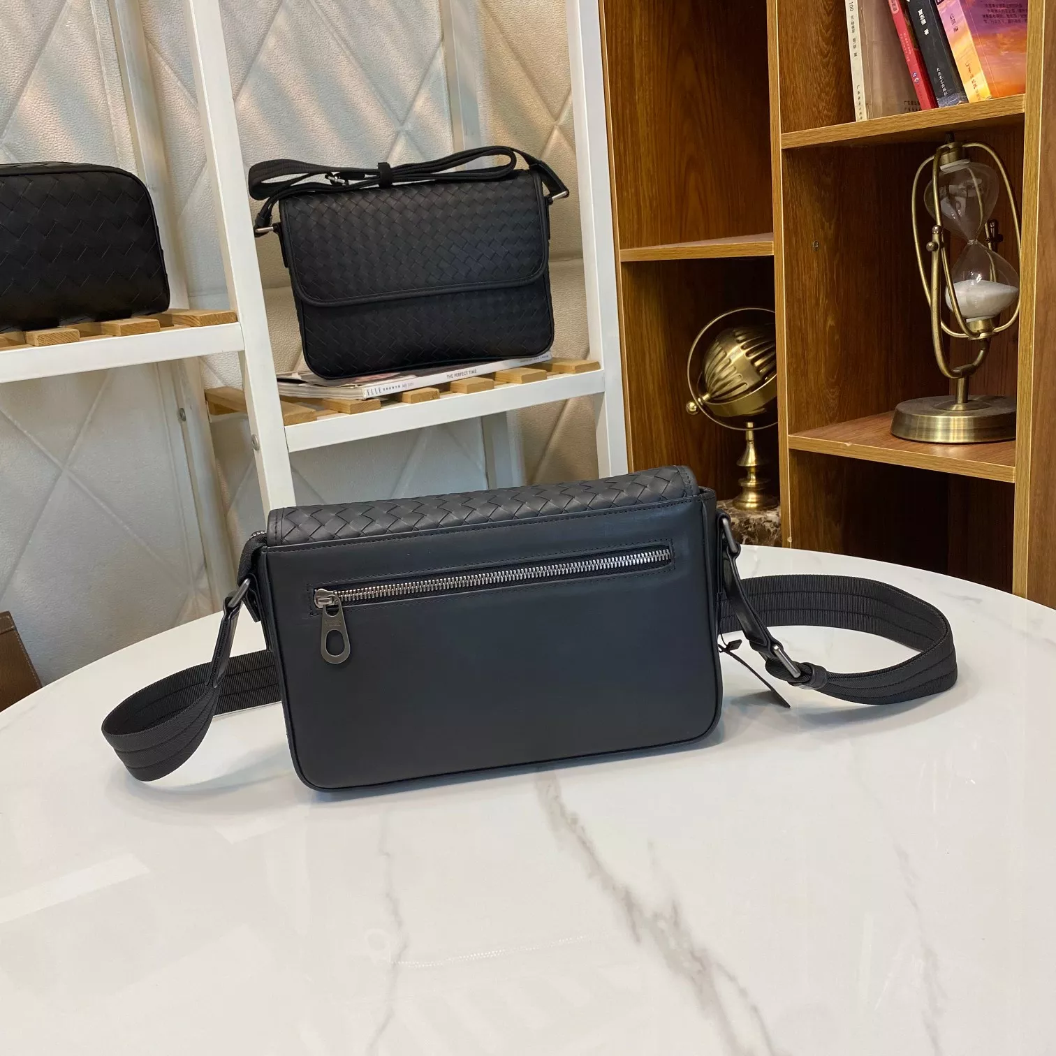 Bottega Veneta AAA Man Messenger Bags Stylish 1798