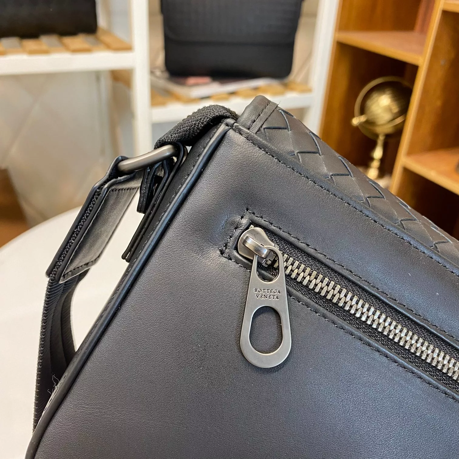 Bottega Veneta AAA Man Messenger Bags Stylish 1798