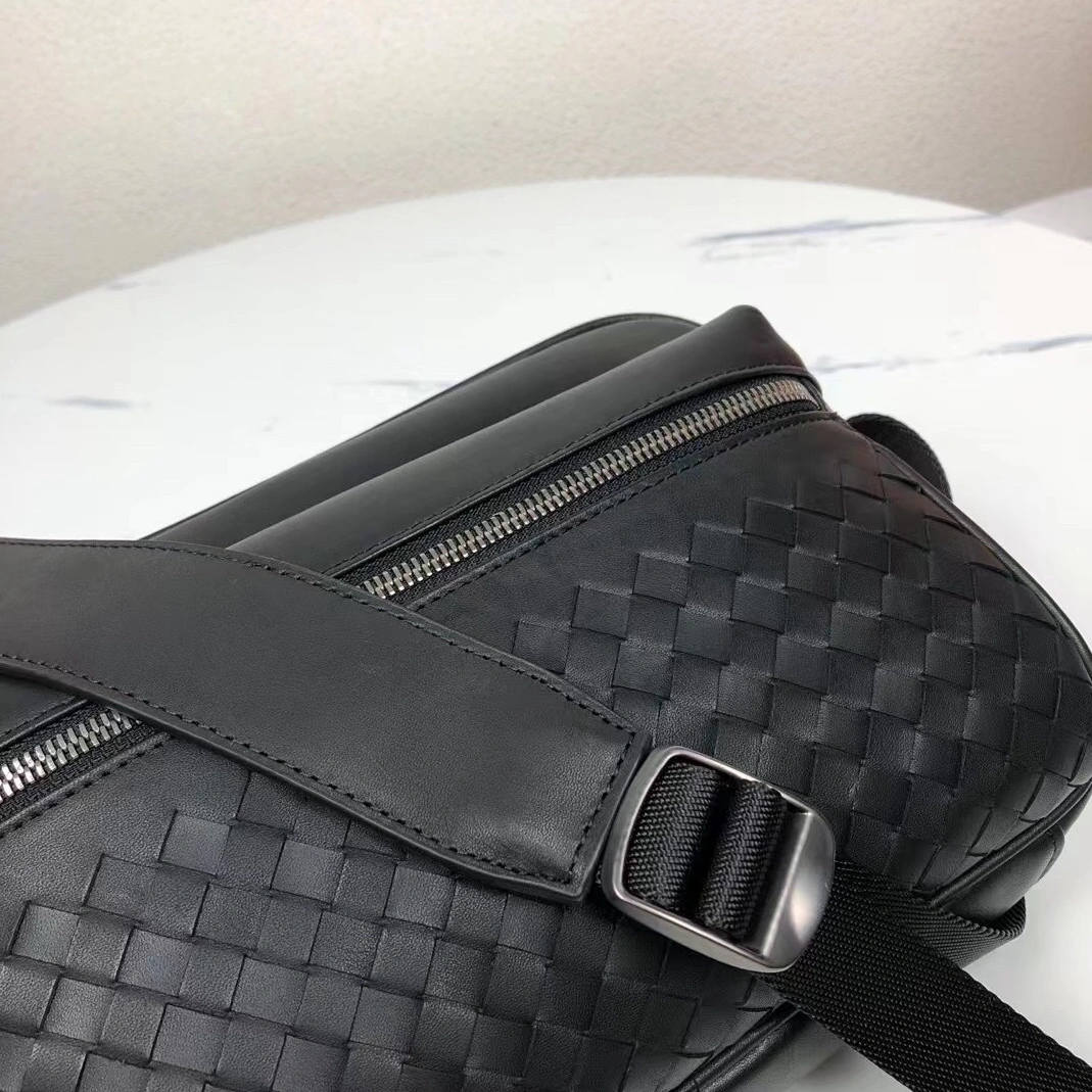 Bottega Veneta AAA Man Messenger Bags Trendsetting 4278