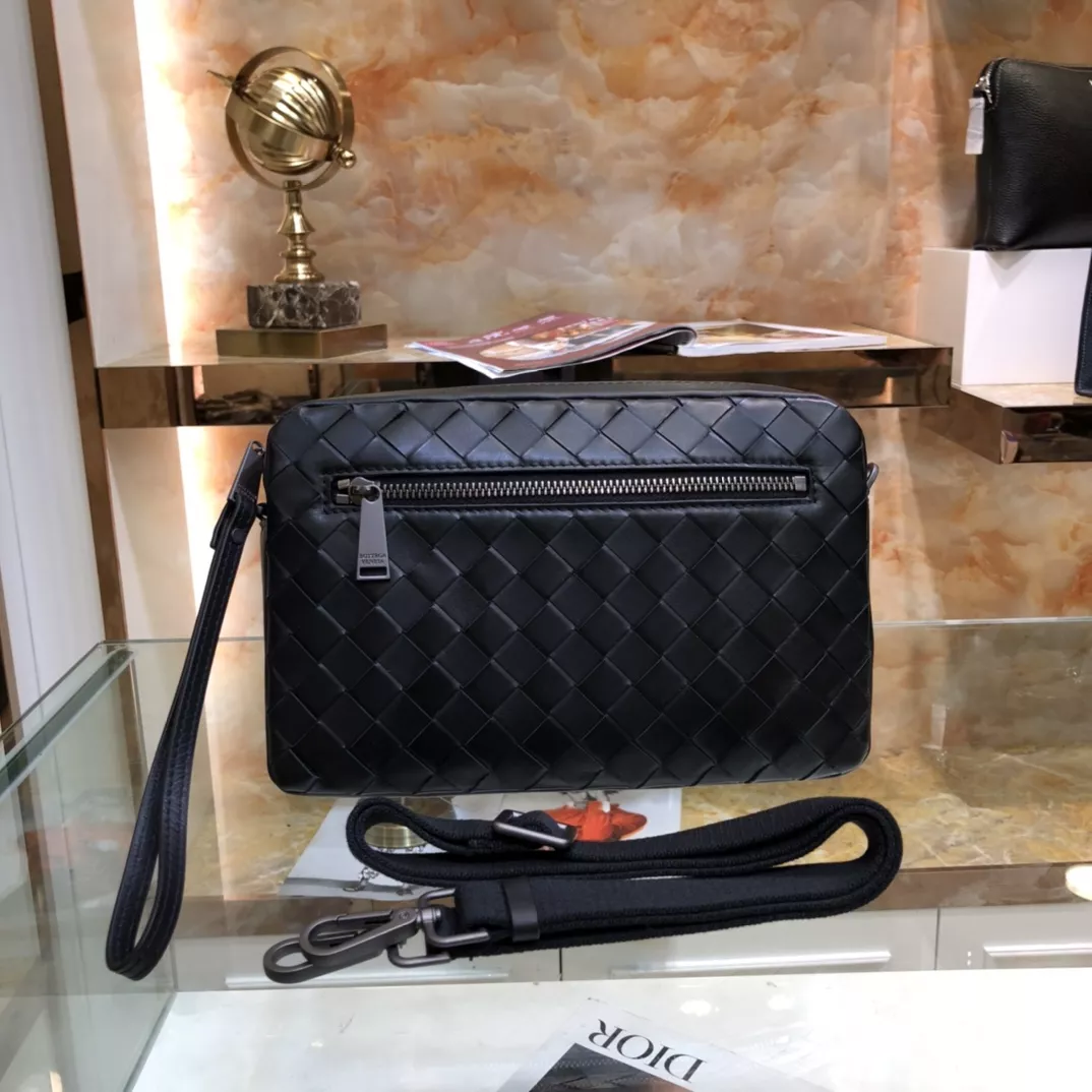 Bottega Veneta AAA Man Messenger Bags Trendy 7931