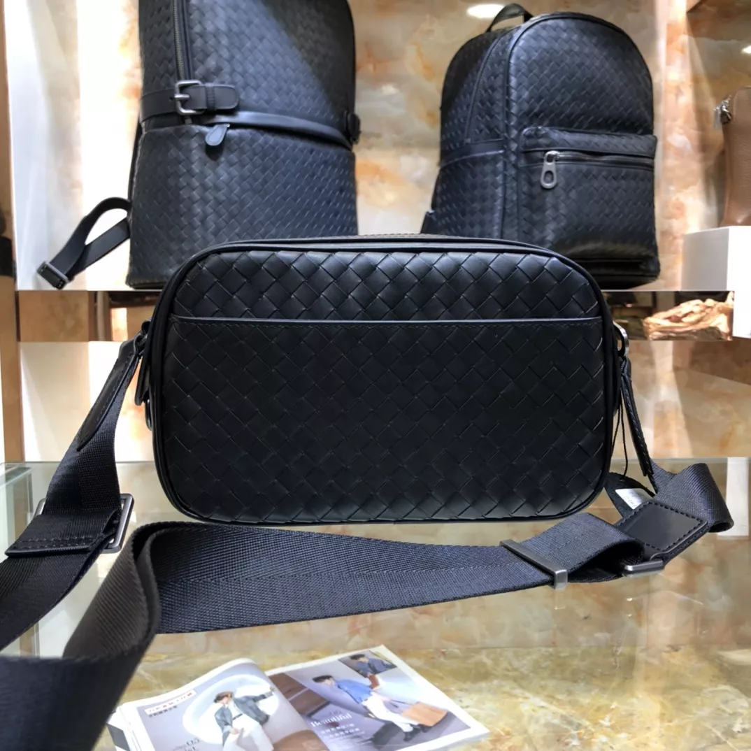 Bottega Veneta AAA Man Messenger Bags Unique 7435