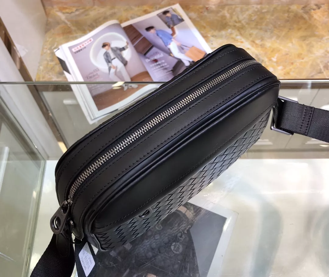 Bottega Veneta AAA Man Messenger Bags Unique 7435