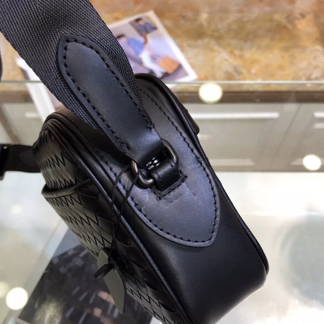 Bottega Veneta AAA Man Messenger Bags Unique 7435
