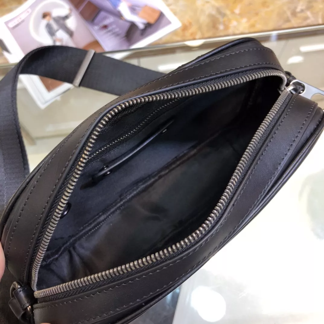 Bottega Veneta AAA Man Messenger Bags Unique 7435