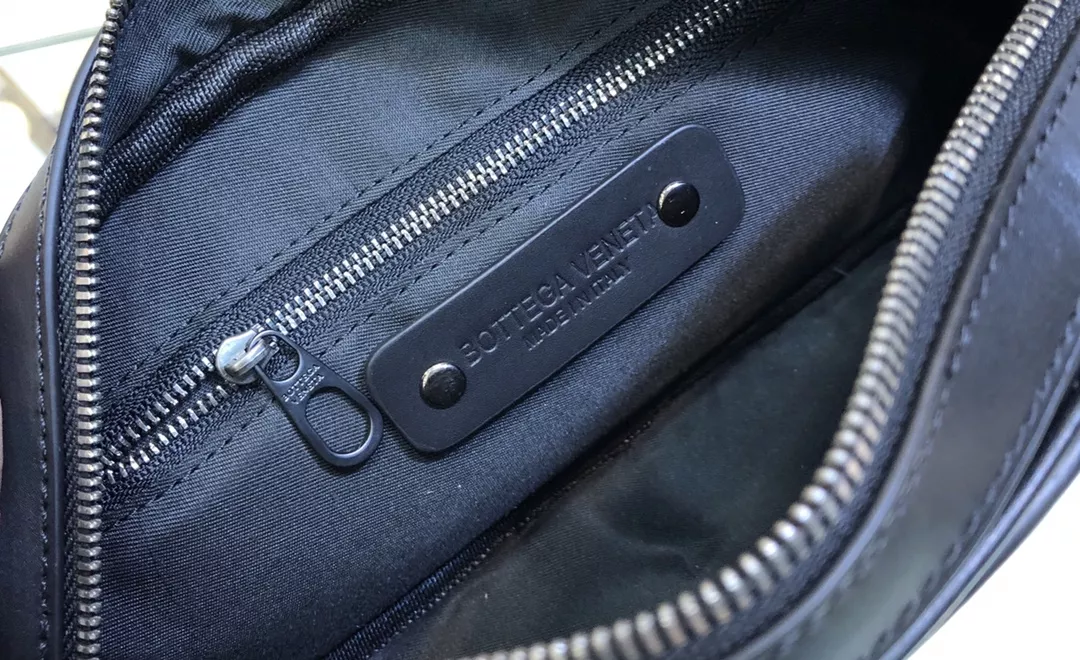 Bottega Veneta AAA Man Messenger Bags Unique 7435