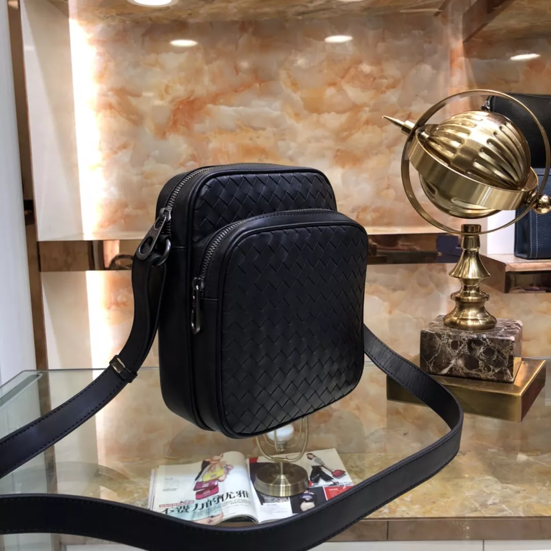 Bottega Veneta AAA Man Messenger Bags UrbanStyle 8101