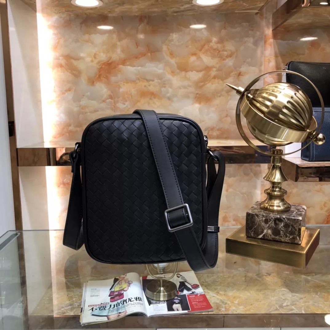 Bottega Veneta AAA Man Messenger Bags UrbanStyle 8101