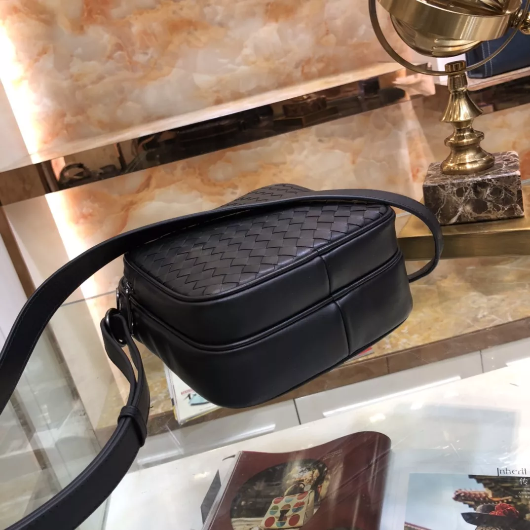 Bottega Veneta AAA Man Messenger Bags UrbanStyle 8101