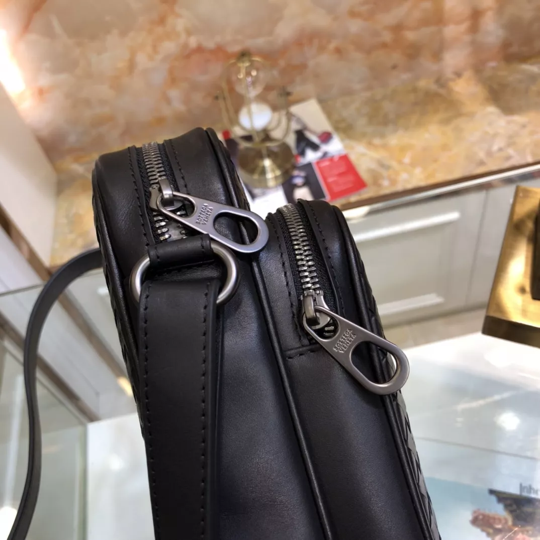 Bottega Veneta AAA Man Messenger Bags UrbanStyle 8101