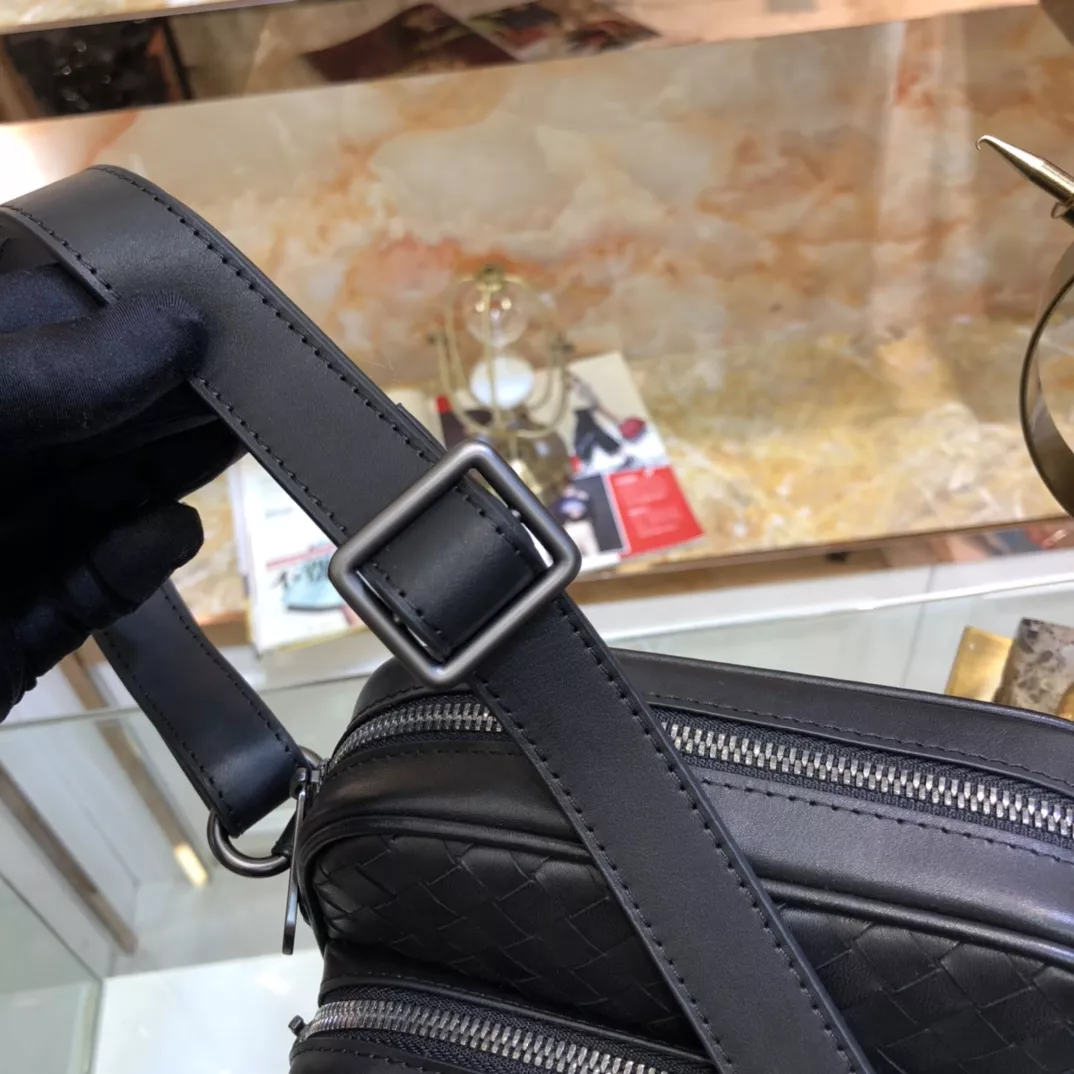 Bottega Veneta AAA Man Messenger Bags UrbanStyle 8101