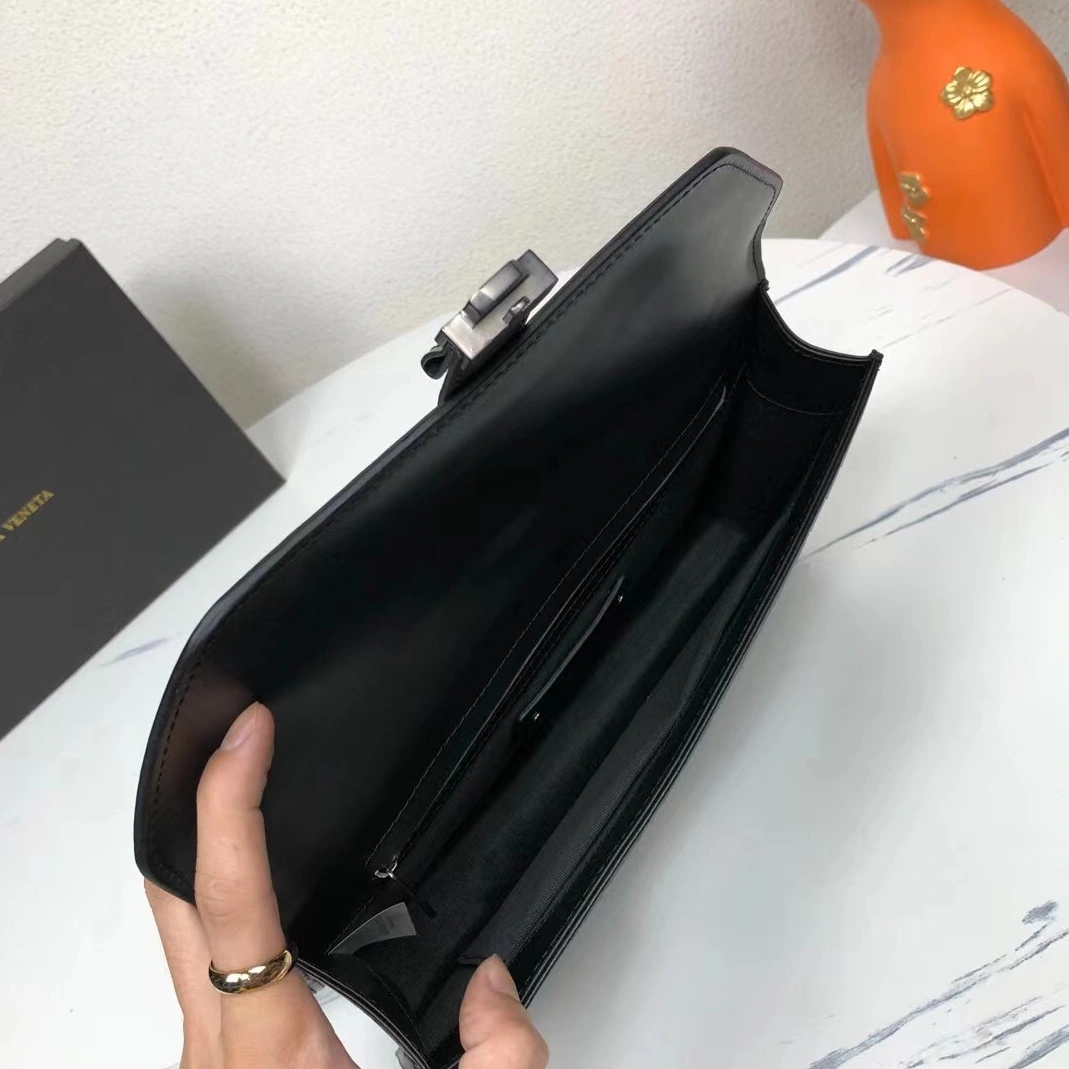 Bottega Veneta AAA Man Wallets EyeCatching 4166