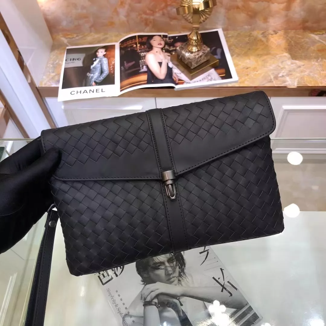 Bottega Veneta AAA Man Wallets Practical 6908